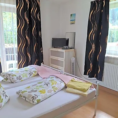 Nachtviole Bed and Breakfast Hüttau